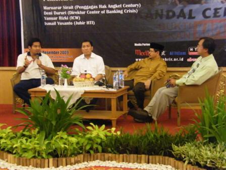 dscf5813 dari kiri (Maruar Sirait, Deni Daruri, Ismail Yusanto, Iwan Januar)