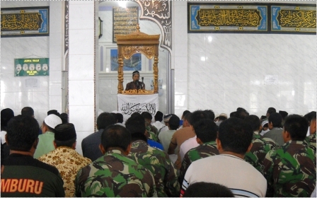 115 Ustadz Sotar Siregar, MA, Relawan Hizbut Tahrir Indonesia sebagai Khatib Sholat Idul Adha 1431 H di Masjid Al Furqan Sikakap, Kepulauan Mentawai