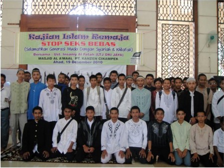37 Peserta Ikhwan Kajian Islam Seputar Remaja Stop Seks Bebas "Selamatkan Generasi dengan Syariah & Khilafah" Masjid Al A'maal PT KANZEN-Cikampek