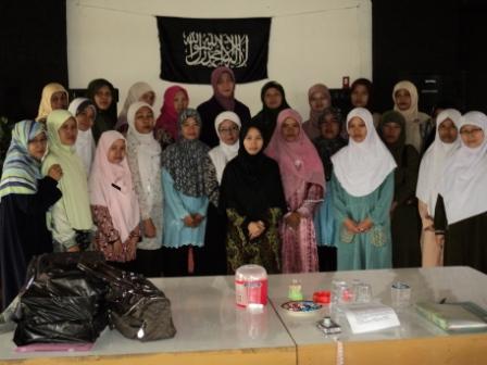para-pembicara-tamu-undangan-dan-panitia-foto-bersama para Pembicara, tamu Undangan dan panitia foto bersama