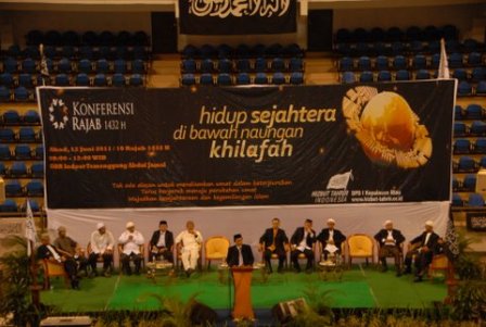dsc_28801 Panggung Konferensi Rajab 1432H DPD I HTI KEPRI, GOR/Sport Hall Temenggung Abdul Jamal, Batam, 10 Rajab1432 H / 12 Juni 2011M, Jam 08.00 – 12.00 WIB.