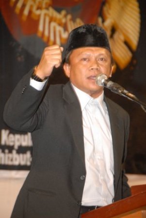 dsc_3021 Bpk Fauzan testimony Tokoh Pengusaha Konferensi Rajab 1432H DPD I HTI KEPRI, GOR/Sport Hall Temenggung Abdul Jamal, Batam, 10 Rajab1432 H / 12 Juni 2011M, Jam 08.00 – 12.00 WIB.