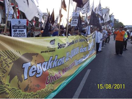 nq-srby07 Peserta Long March tiba di Kantor DPRD Jawa Timur