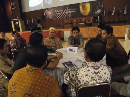 diskusi-meja-ust-fahmi Diskusi meja bersama ustadz Fahmi Amhar