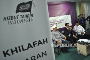 koordinator-kuasa-hukum-pembela-hti-yusril-ihza-mahendara-tengah-_170713115905-259